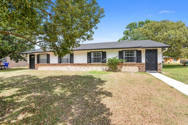 811 W Magnolia St in Kissimmee, FL - Building Photo - Building Photo