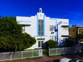 1935 Calais Dr in Miami Beach, FL - Foto de edificio - Building Photo