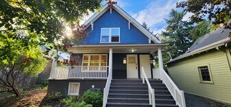 3009 SE 19th Ave, Unit 3009 Upstairs in Portland, OR - Building Photo