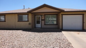 4 Sunset Pl in Roswell, NM - Building Photo
