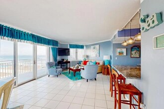 3047 S Atlantic Ave in Daytona Beach, FL - Building Photo - Building Photo