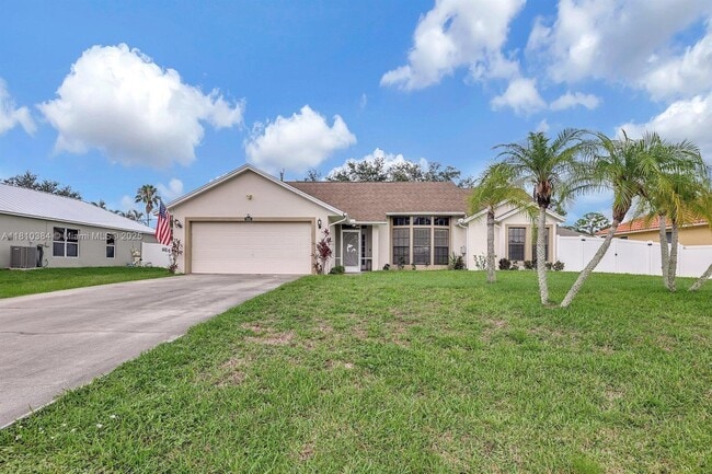 3561 SW Carmody St in Port St. Lucie, FL - Building Photo - Building Photo