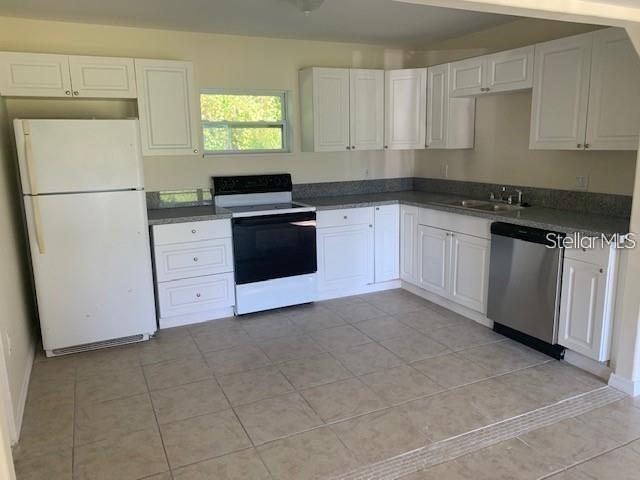 7341 Royal Palm Dr in New Port Richey, FL - Foto de edificio - Building Photo