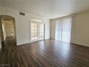 1830 N Buffalo Dr in Las Vegas, NV - Building Photo - Building Photo