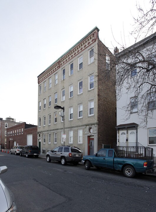 115-117 Orleans St in East Boston, MA - Foto de edificio
