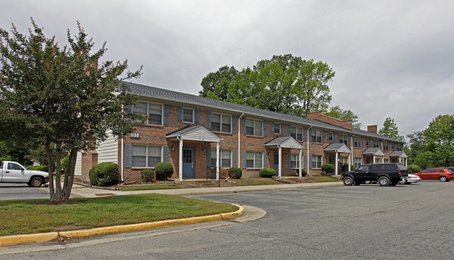 Lakeland Village Apartments in Newport News, VA - Building Photo - Building Photo