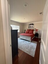 6039 Greenbush Ave in Van Nuys, CA - Building Photo - Building Photo
