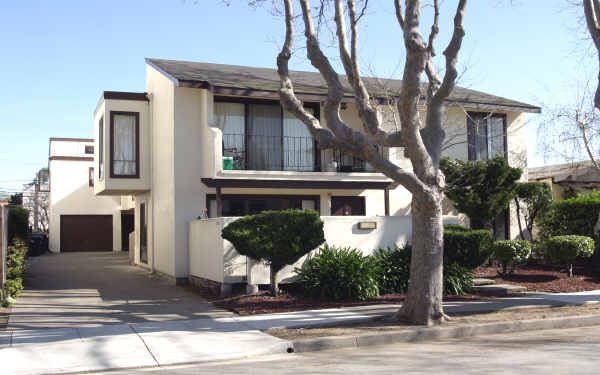 1018 Chula Vista Ave in Burlingame, CA - Building Photo