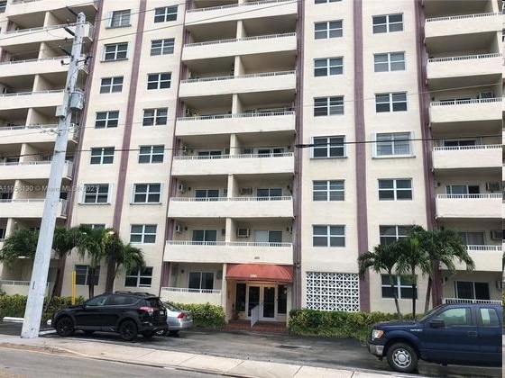 Leisure Beach Condominiums in Fort Lauderdale, FL - Building Photo