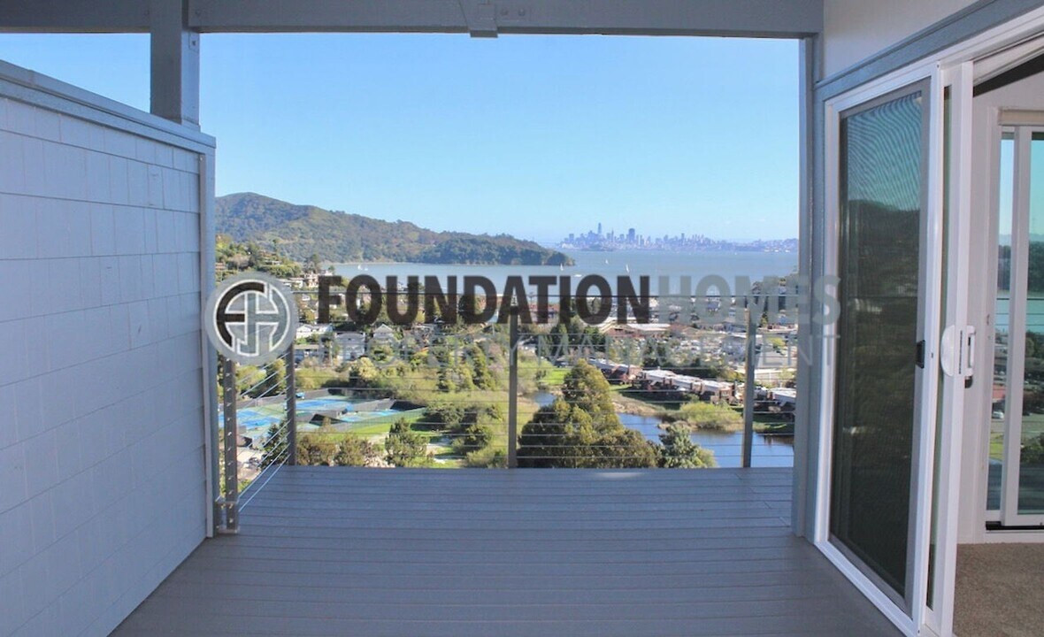 15 Corinthian Ct in Tiburon, CA - Building Photo
