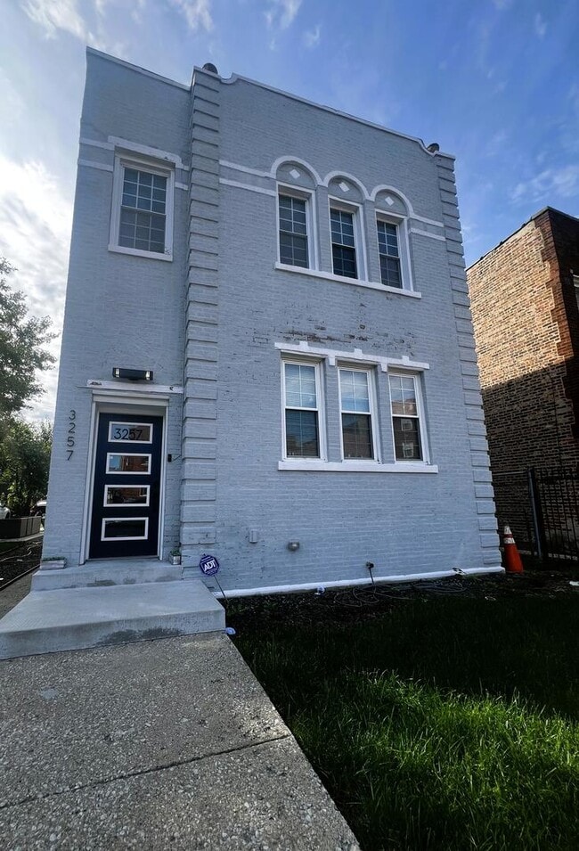 property at 3257 W Warren Blvd