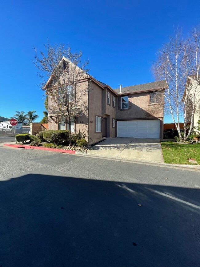 201 Quail Cir in Lompoc, CA - Building Photo - Building Photo