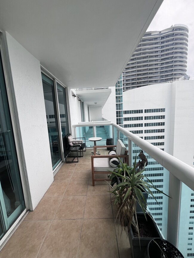 1800 N Bayshore Dr, Unit 1800 Club Condo Unit 3610 in Miami, FL - Building Photo - Building Photo