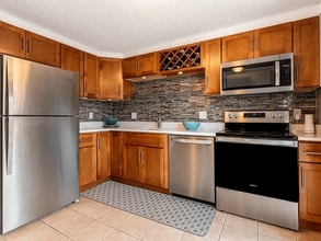 35 Canal St, Unit J in Lynn, MA - Foto de edificio - Building Photo