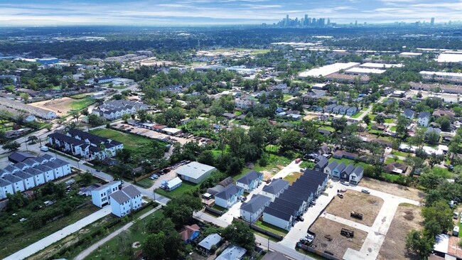 4610 Indie Heights Lane in Houston, TX - Building Photo - Building Photo