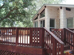 201 Dorothy Dr in New Braunfels, TX - Foto de edificio - Building Photo