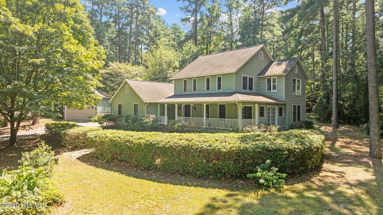 225 Mitchell Rd in Southern Pines, NC - Building Photo