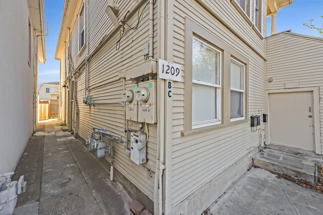 1209 55th St in Oakland, CA - Building Photo - Building Photo