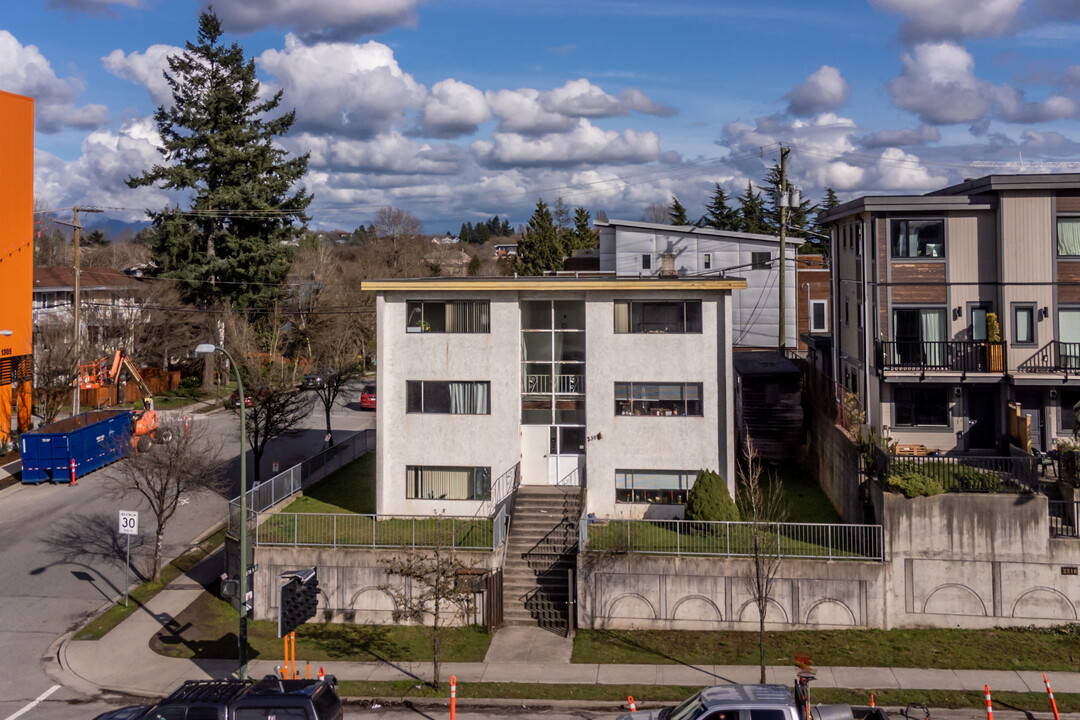 2308 Clark Dr in Vancouver, BC - Building Photo