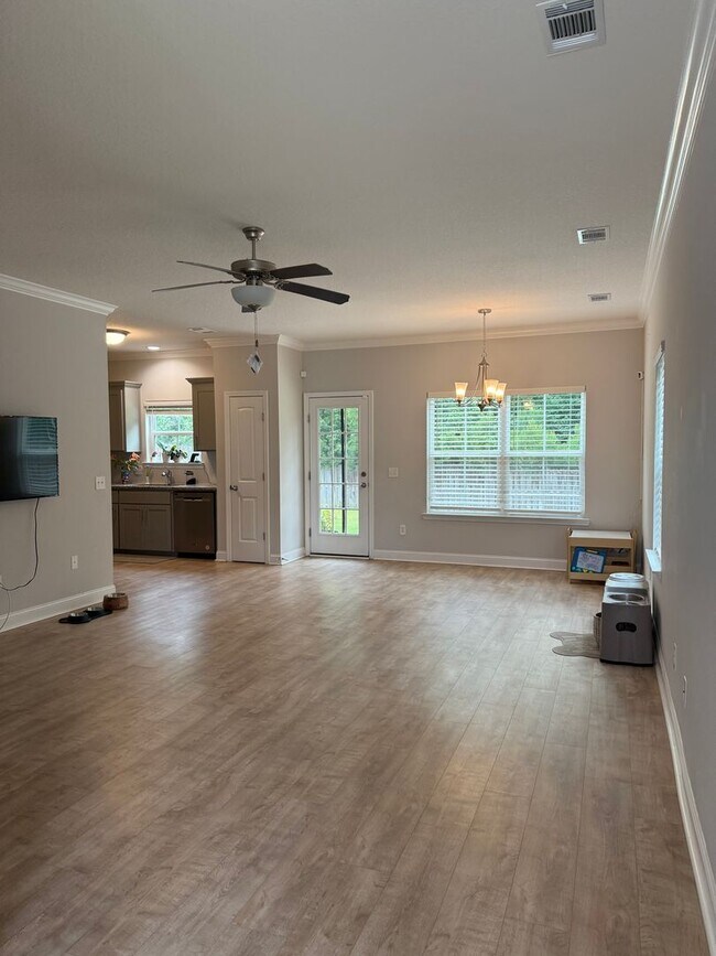 657 Fairview Cir in Hinesville, GA - Building Photo - Building Photo