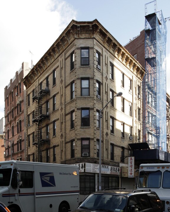 2 Orchard St in New York, NY - Building Photo