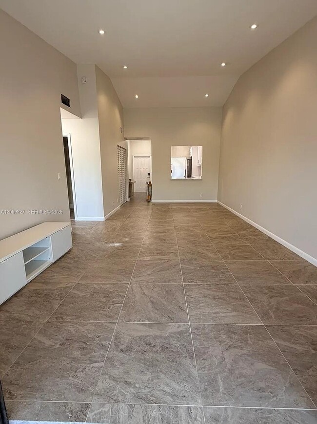 2067 SW 15th St in Deerfield Beach, FL - Building Photo - Building Photo