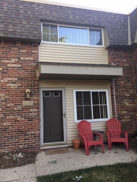 property at 525 Long Shore Dr