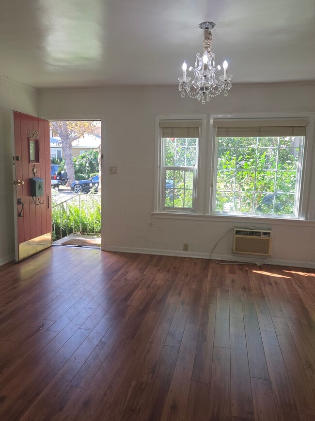 430 S Oakhurst Dr, Unit Lower Unit in Beverly Hills, CA - Building Photo - Building Photo