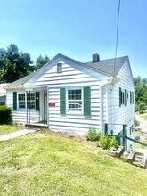 1063 Charles Ave in Morgantown, WV - Building Photo - Building Photo