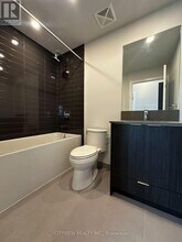 430-4430 Square One Dr in Mississauga, ON - Building Photo - Building Photo
