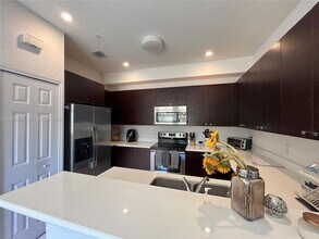10012 NW 7th St, Unit 203 in Miami, FL - Building Photo - Building Photo