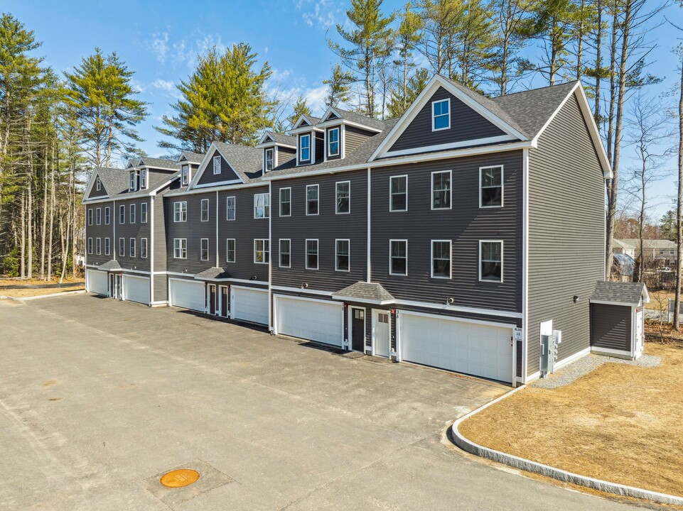 Bayberry Commons in Rochester, NH - Foto de edificio