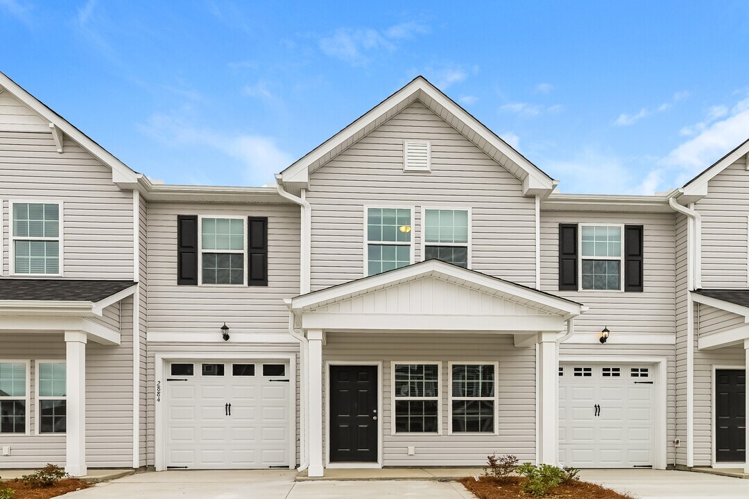 2800 Summer Townes Wy in Leland, NC - Building Photo