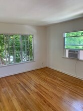 5214 Agnes Ave, Unit 5214.5 in Los Angeles, CA - Foto de edificio - Building Photo