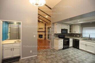 9321 Chapman Ave in Garden Grove, CA - Building Photo - Building Photo