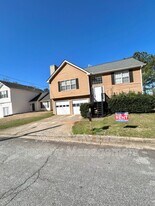 2237 Hidden Creek Dr in Decatur, GA - Building Photo