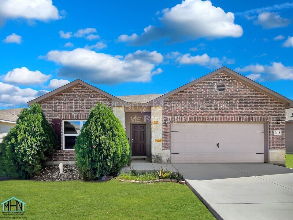 7118 Marina Del Rey in Converse, TX - Building Photo