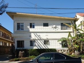 1211 N Berendo St in Los Angeles, CA - Building Photo - Building Photo