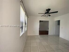425 NE 172nd St in North Miami Beach, FL - Building Photo - Building Photo