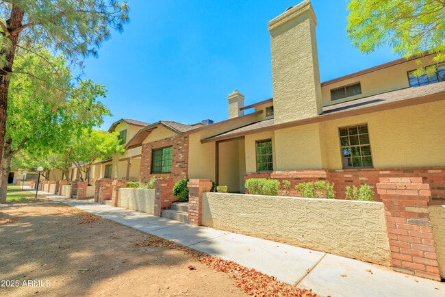 170 E Guadalupe Rd