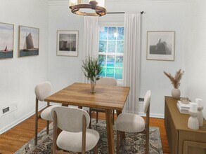 212 Fernwood Terrace in Garden City, NY - Foto de edificio - Building Photo