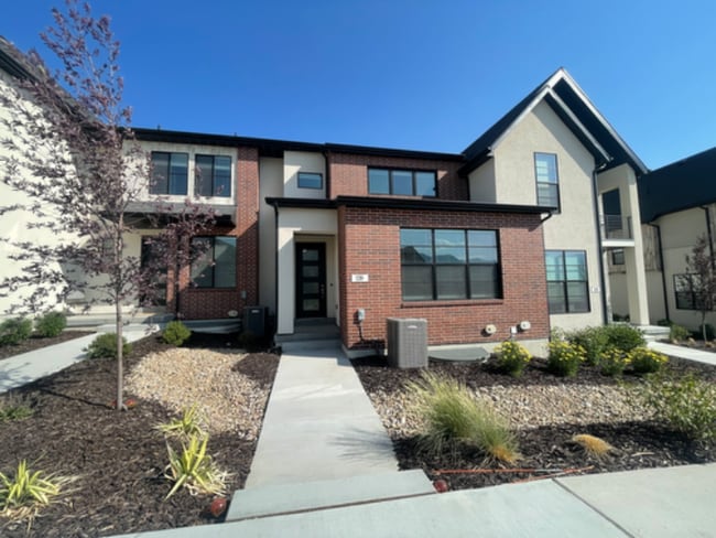 property at 139 E Lamotte Peak Ln