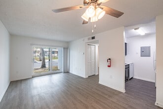 Cutler Vista in Cutler Bay, FL - Foto de edificio - Interior Photo