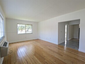6930 Rue Vendome, Unit 1 in Miami Beach, FL - Building Photo - Building Photo