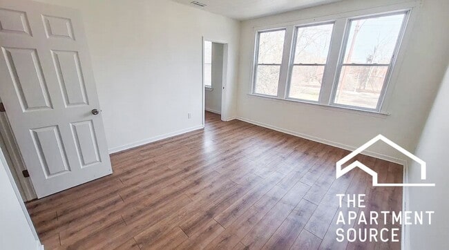 8930 S Baltimore Ave, Unit 2 in Chicago, IL - Building Photo - Building Photo