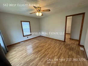 562 W Elliott Ave in Springfield, IL - Foto de edificio - Building Photo