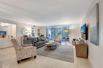 7370 Orangewood Ln in Boca Raton, FL - Building Photo - Building Photo