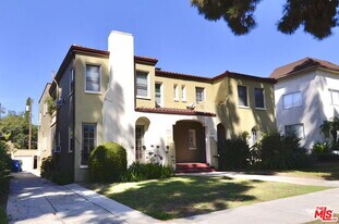 2021 N Vermont Ave in Los Angeles, CA - Building Photo