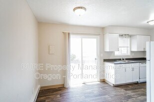 1313 SE 130th Ave in Portland, OR - Building Photo