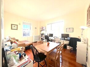 371 Harvard St, Unit 3C in Cambridge, MA - Foto de edificio - Building Photo